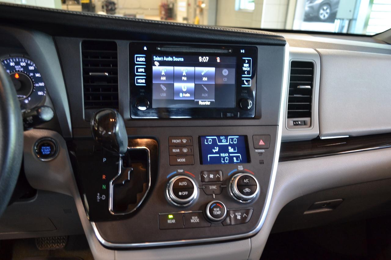 2017 Toyota Sienna XLE 7 Passenger Photo