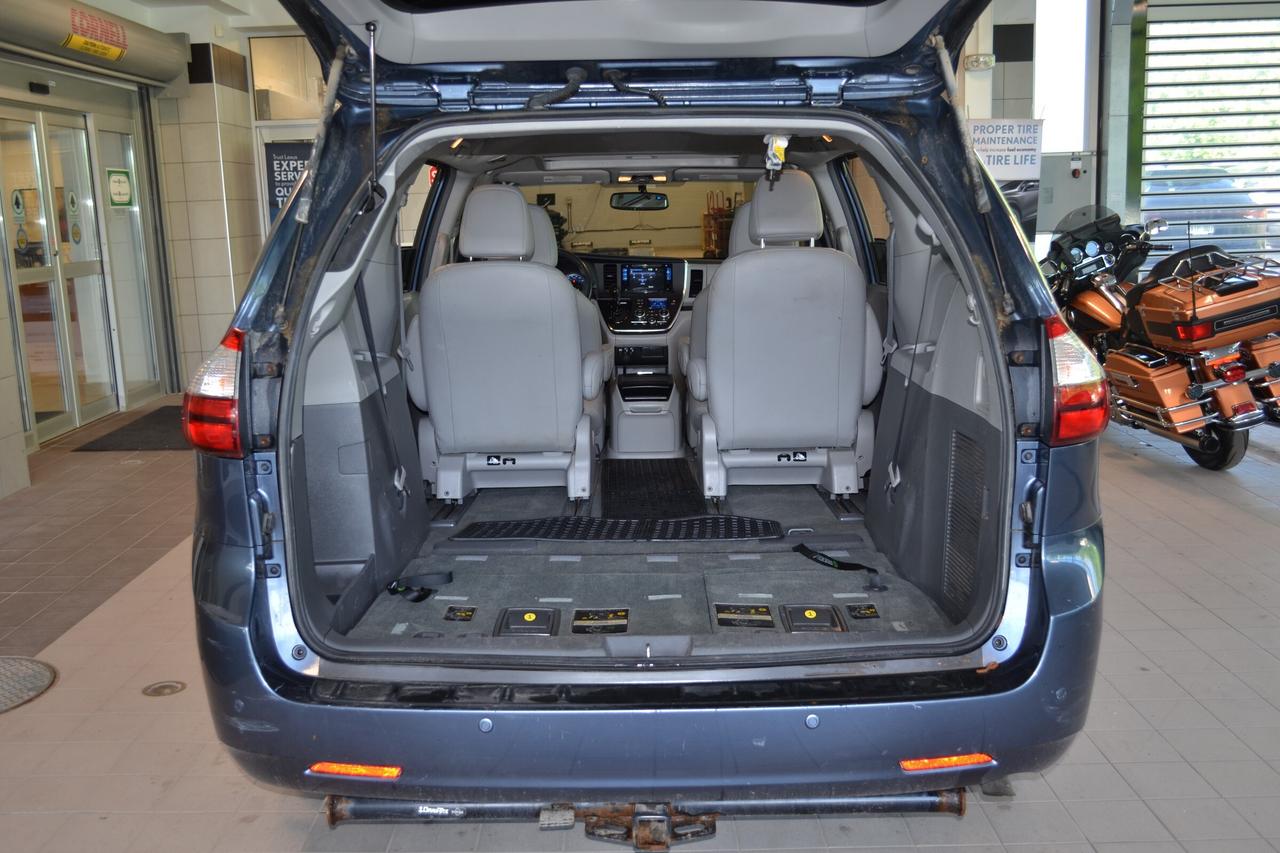 2017 Toyota Sienna XLE 7 Passenger Photo