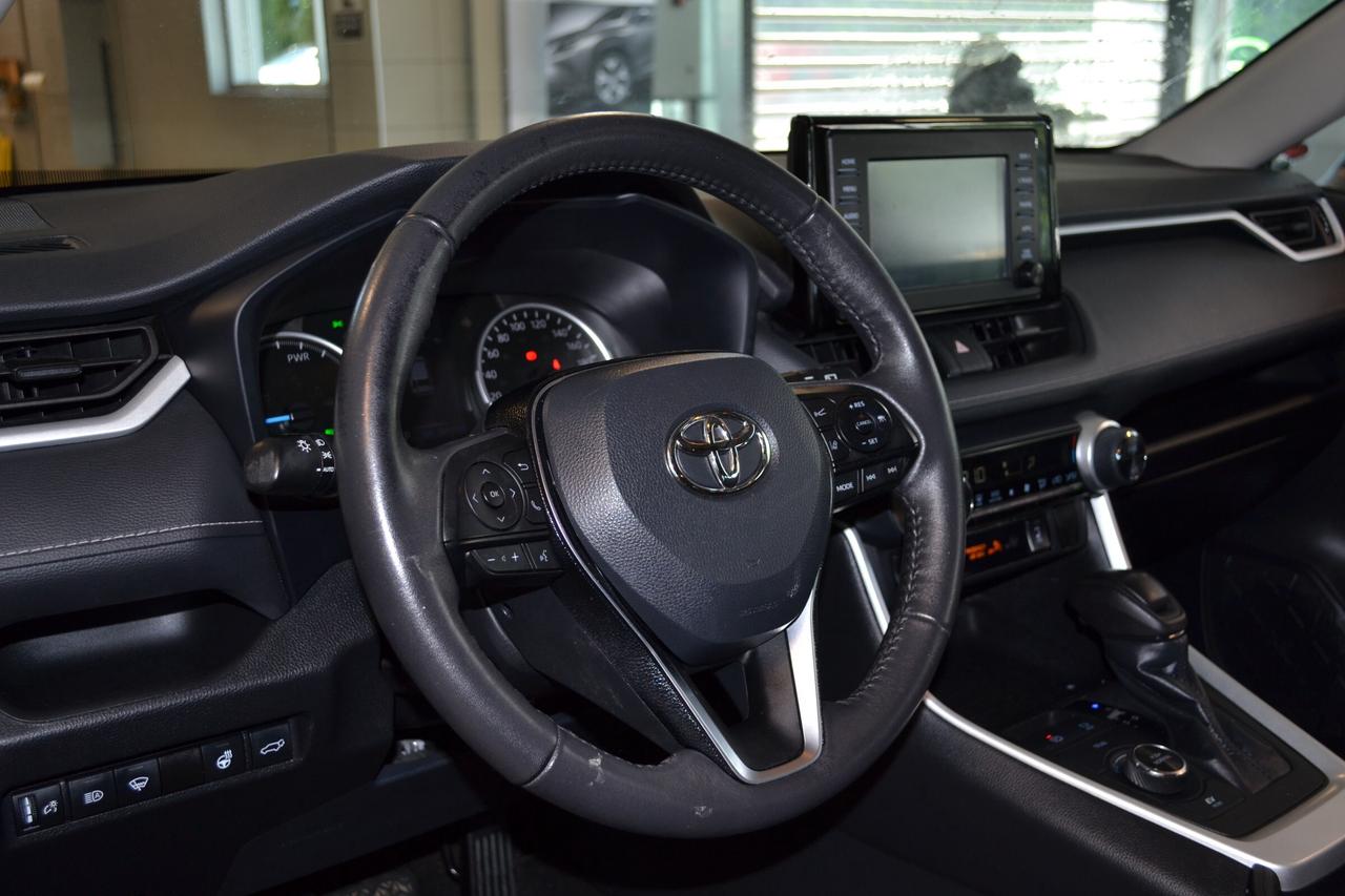 2021 Toyota RAV4 Hybrid XLE Photo