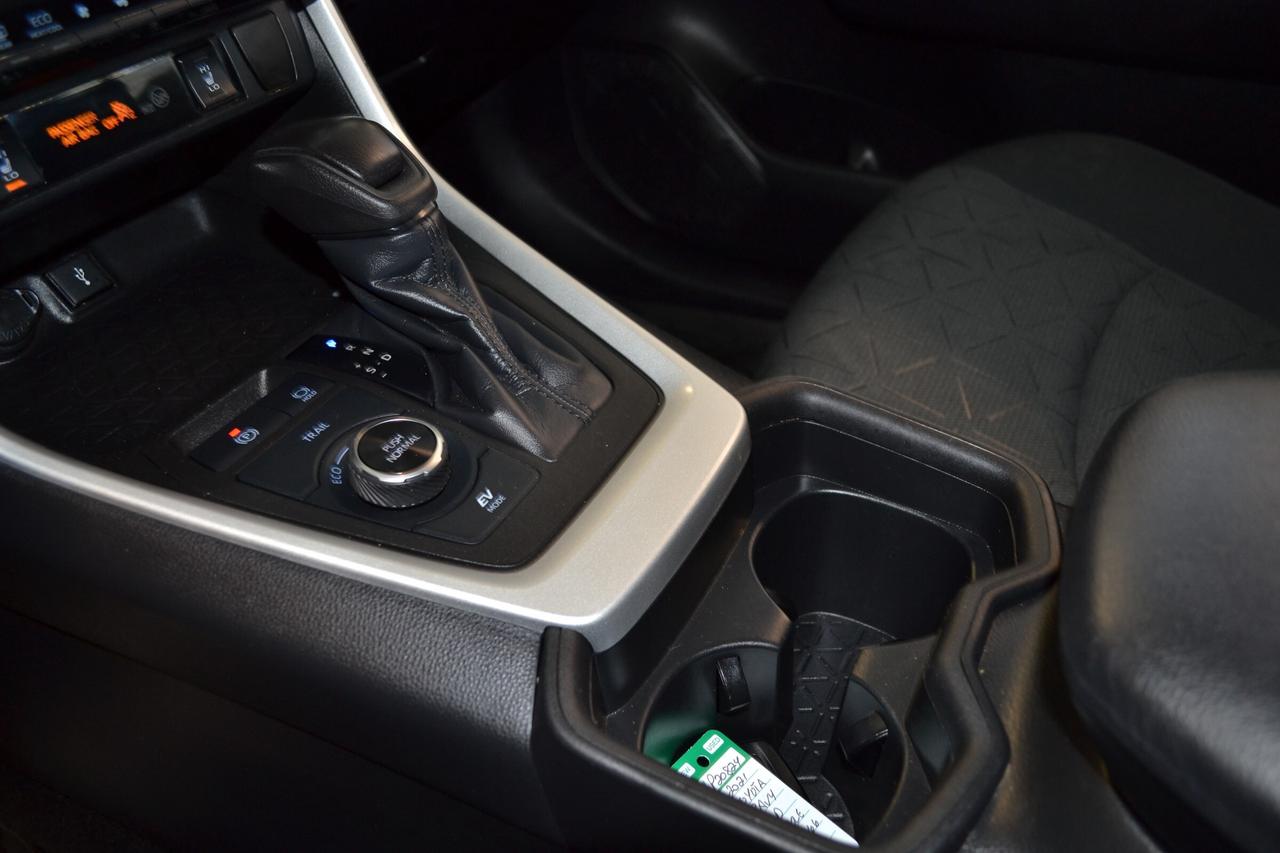 2021 Toyota RAV4 Hybrid XLE Photo