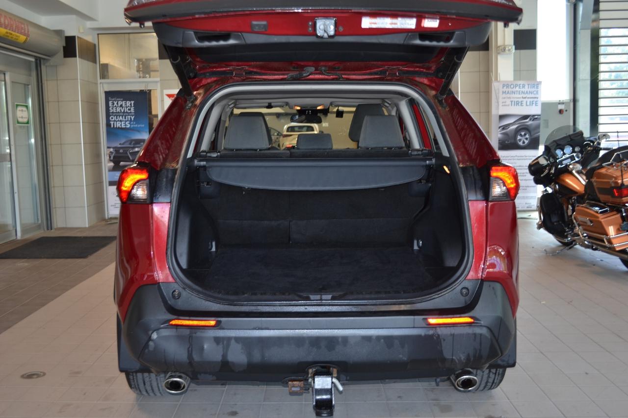 2021 Toyota RAV4 Hybrid XLE Photo