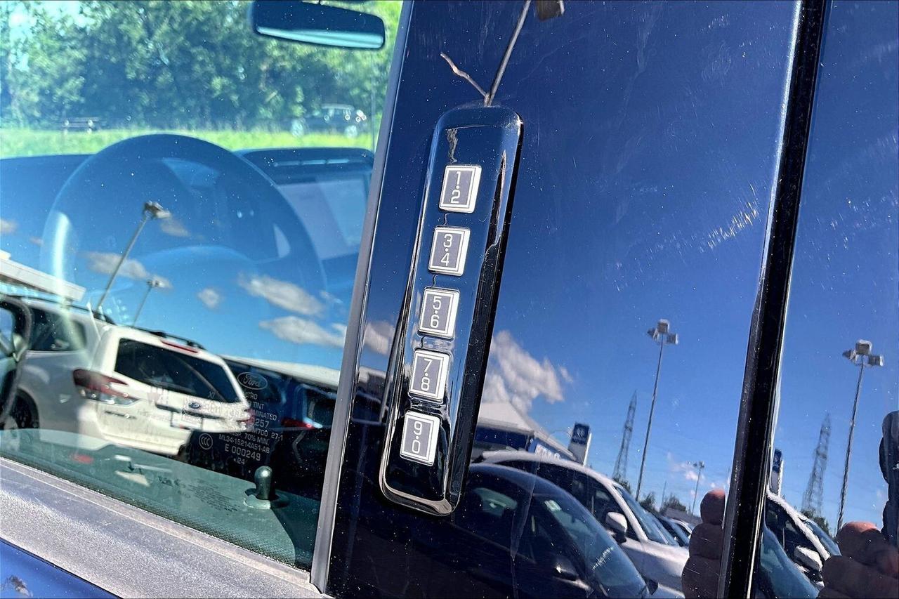 2024 Ford F-150 XLT 4WD   3.5L V6 ECOBOOST   LOW KM   NO ACCIDENTS Photo