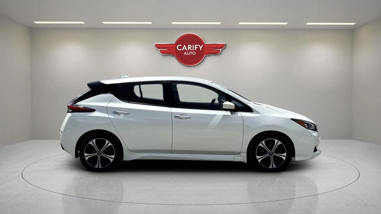 2021 Nissan Leaf SV Photo