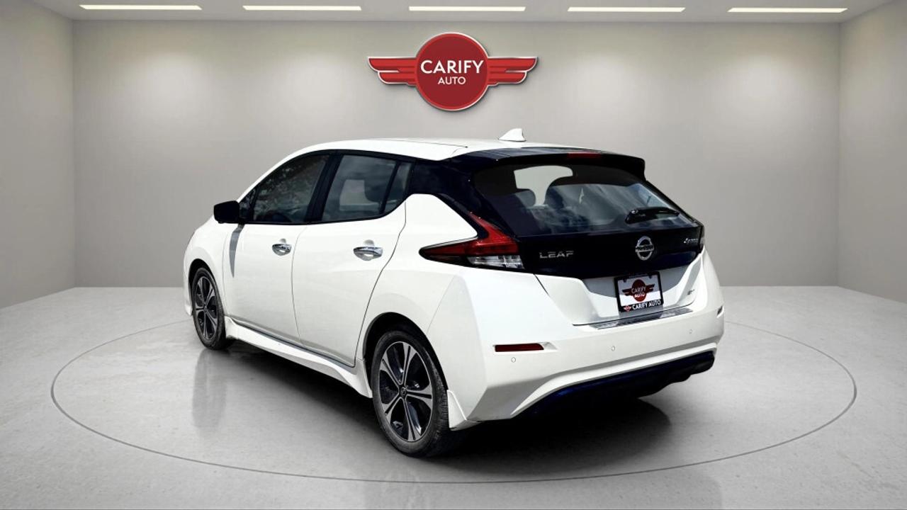 2021 Nissan Leaf SV Photo