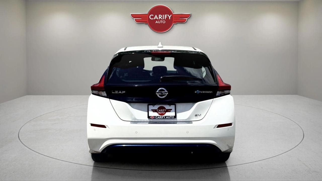 2021 Nissan Leaf SV Photo