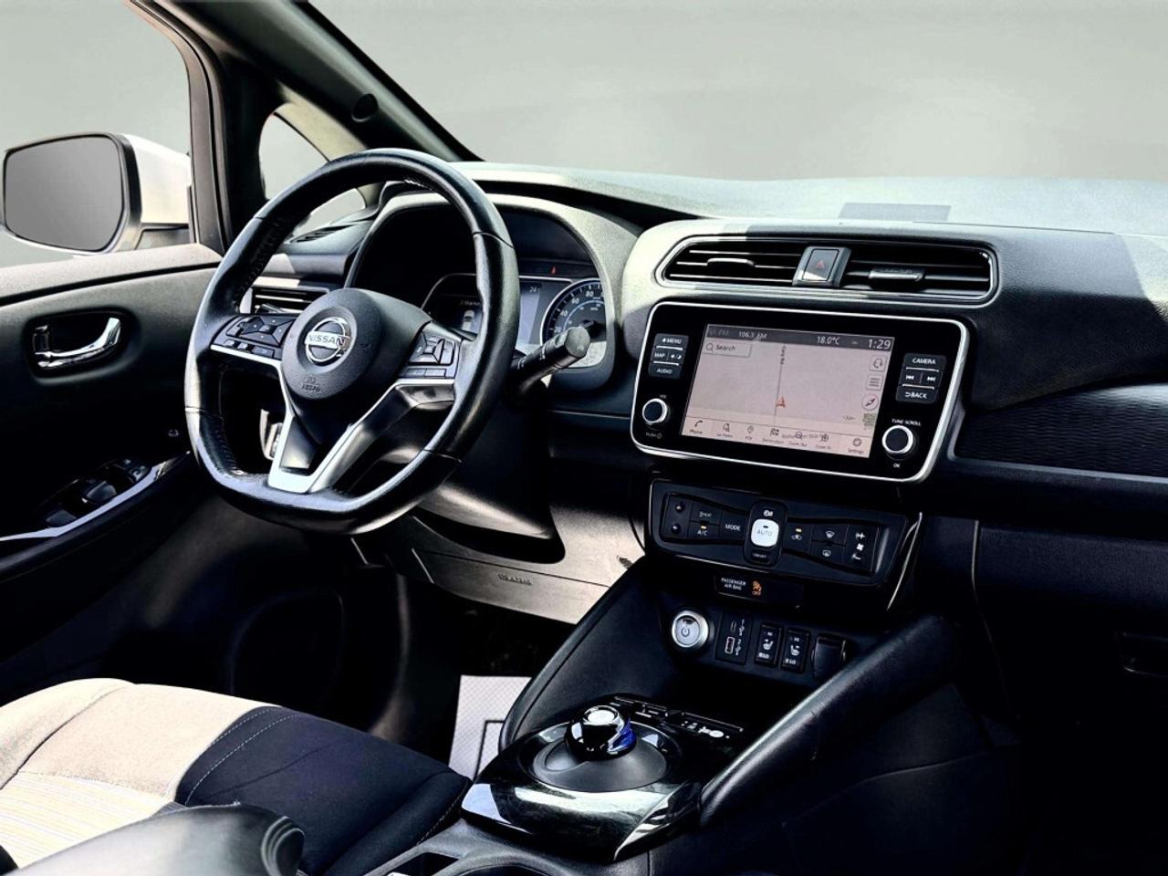 2021 Nissan Leaf SV Photo