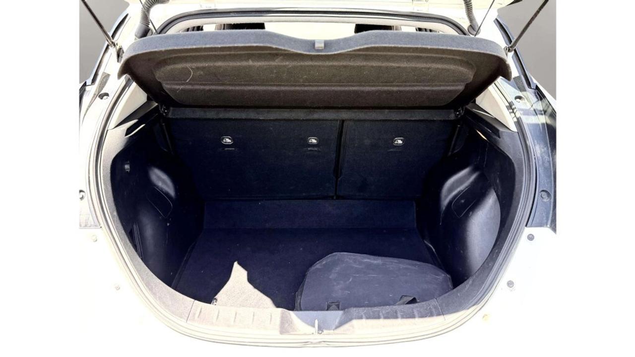2021 Nissan Leaf SV Photo