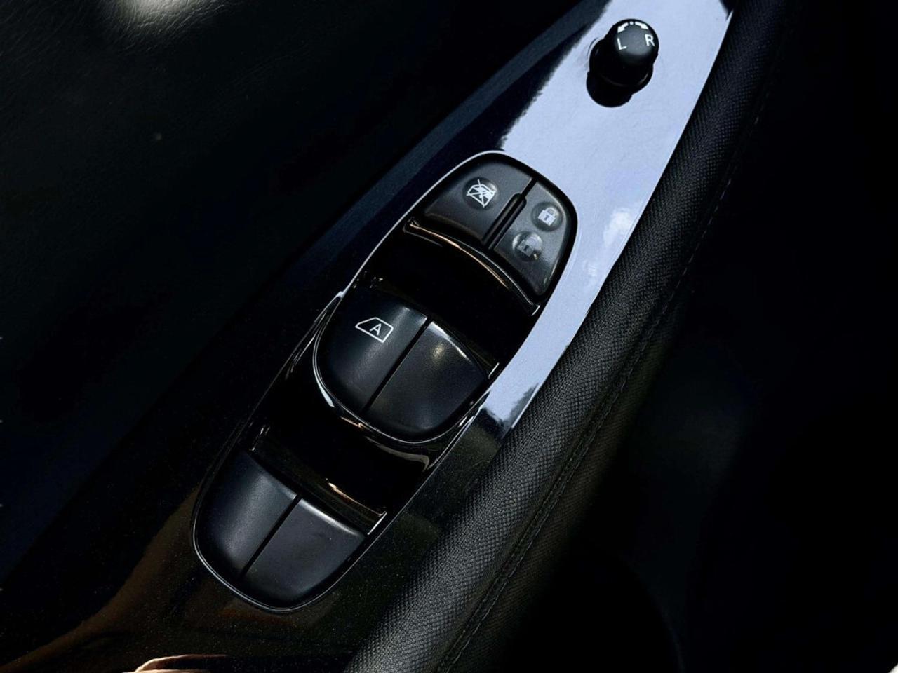 2021 Nissan Leaf SV Photo