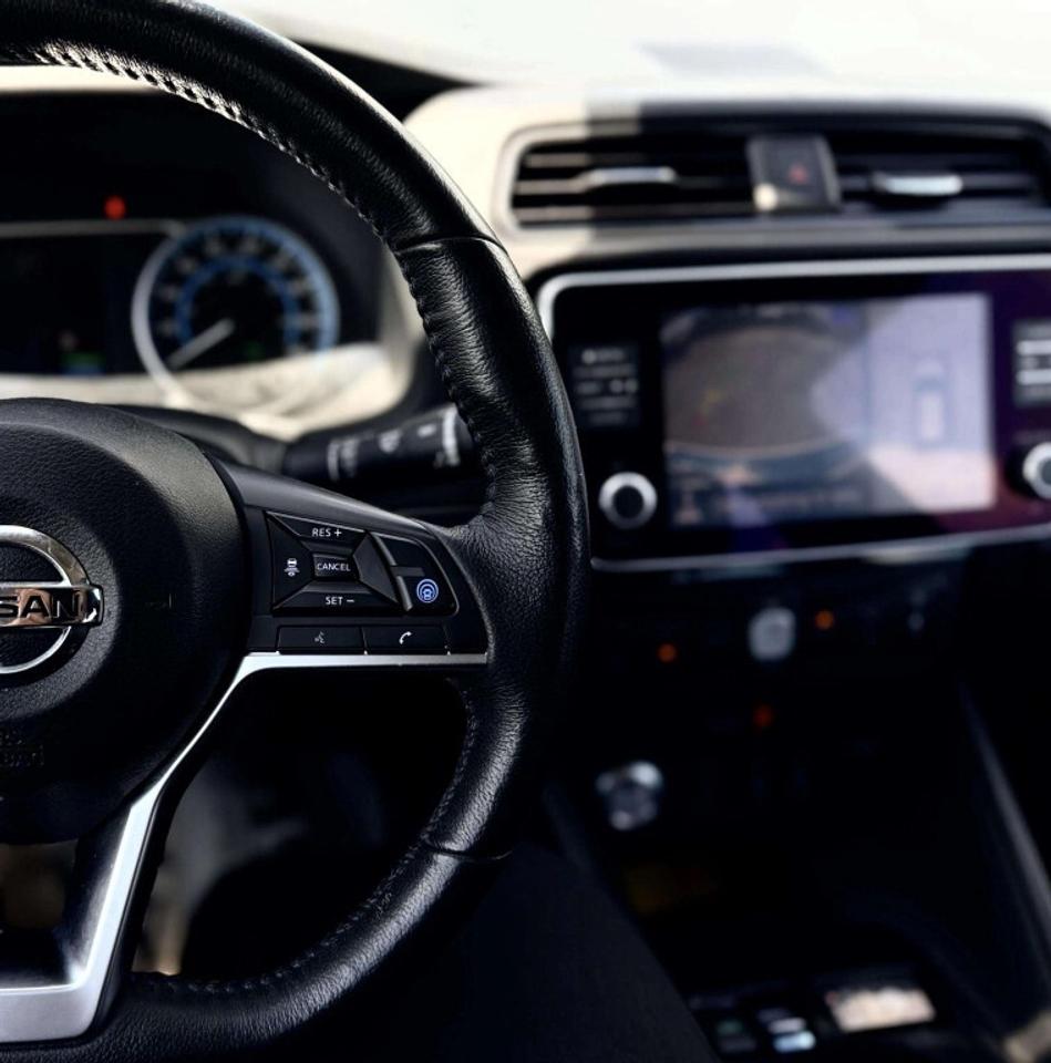 2021 Nissan Leaf SV Photo