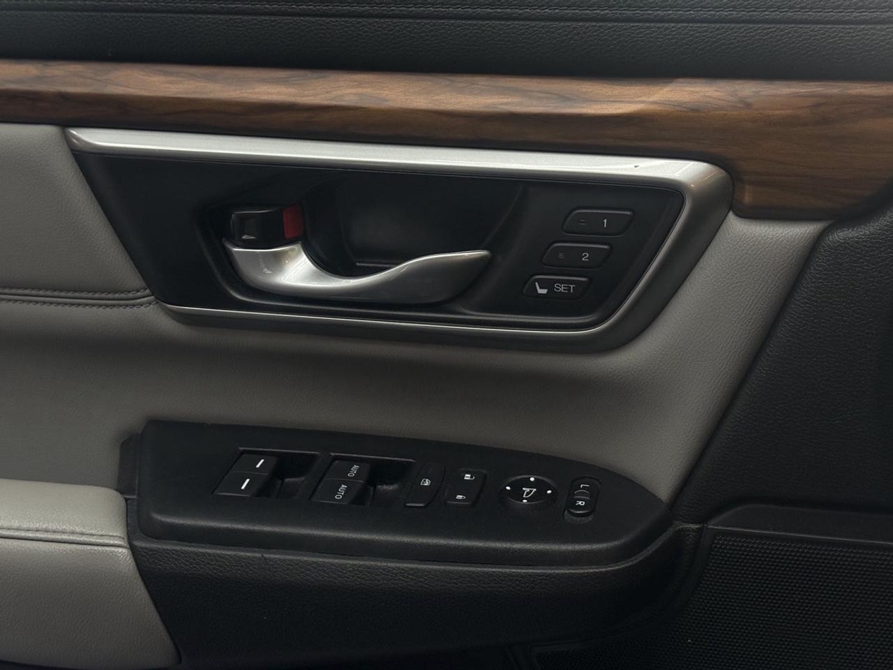2022 Honda CR-V Hybrid Touring Photo