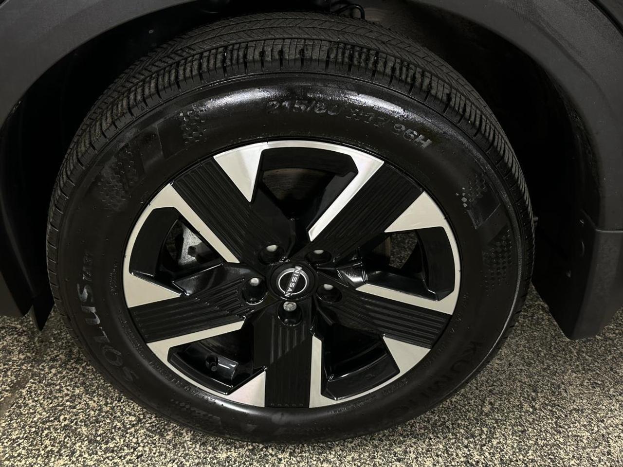2025 Nissan Kicks SV - PREMIUM/AWD/PANO/DIRECT OFF 1 OWNER LEASE Photo