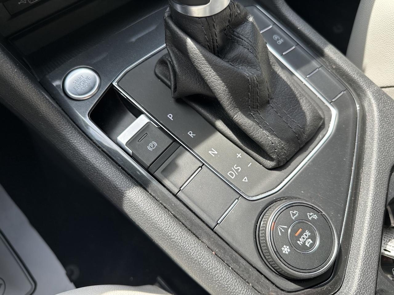 2019 Volkswagen Tiguan *RARE GREEN ON WHITE INTERIOR* NEW BRAKES* Photo