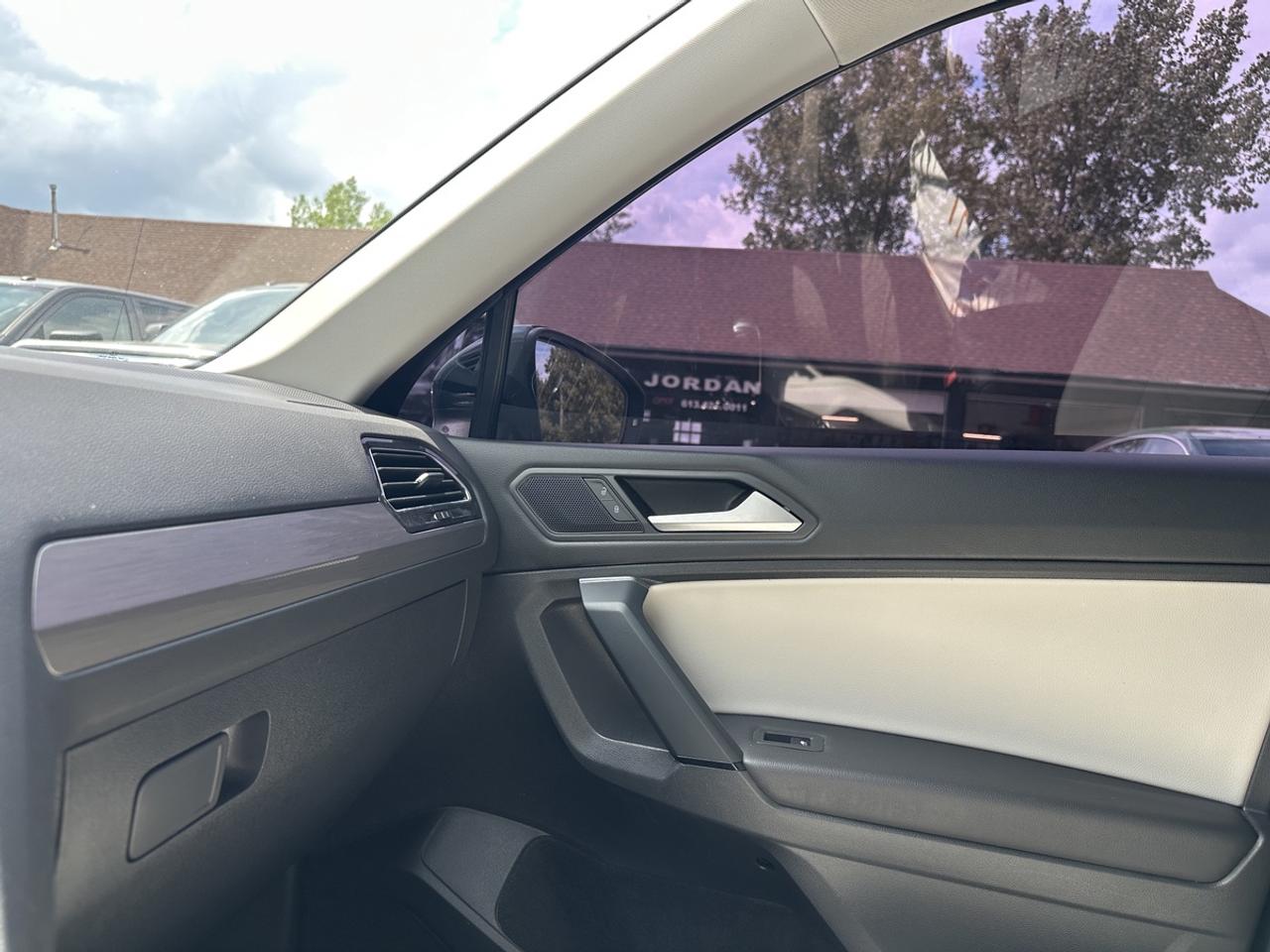 2019 Volkswagen Tiguan *RARE GREEN ON WHITE INTERIOR* NEW BRAKES* Photo