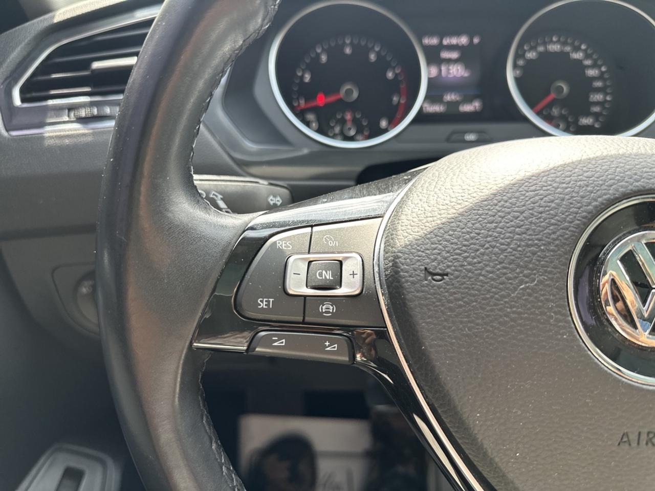 2019 Volkswagen Tiguan *RARE GREEN ON WHITE INTERIOR* NEW BRAKES* Photo