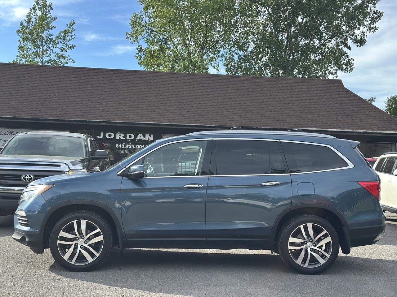 2017 Honda Pilot Touring Photo