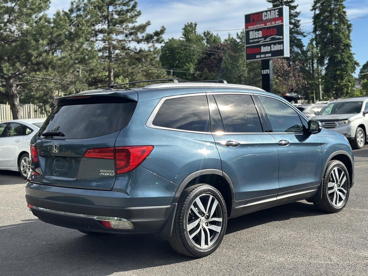 2017 Honda Pilot Touring Photo