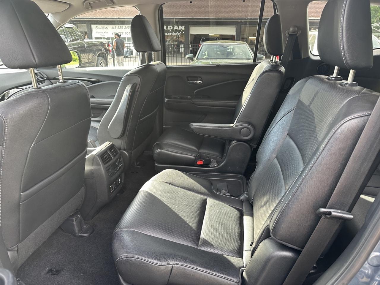 2017 Honda Pilot Touring Photo