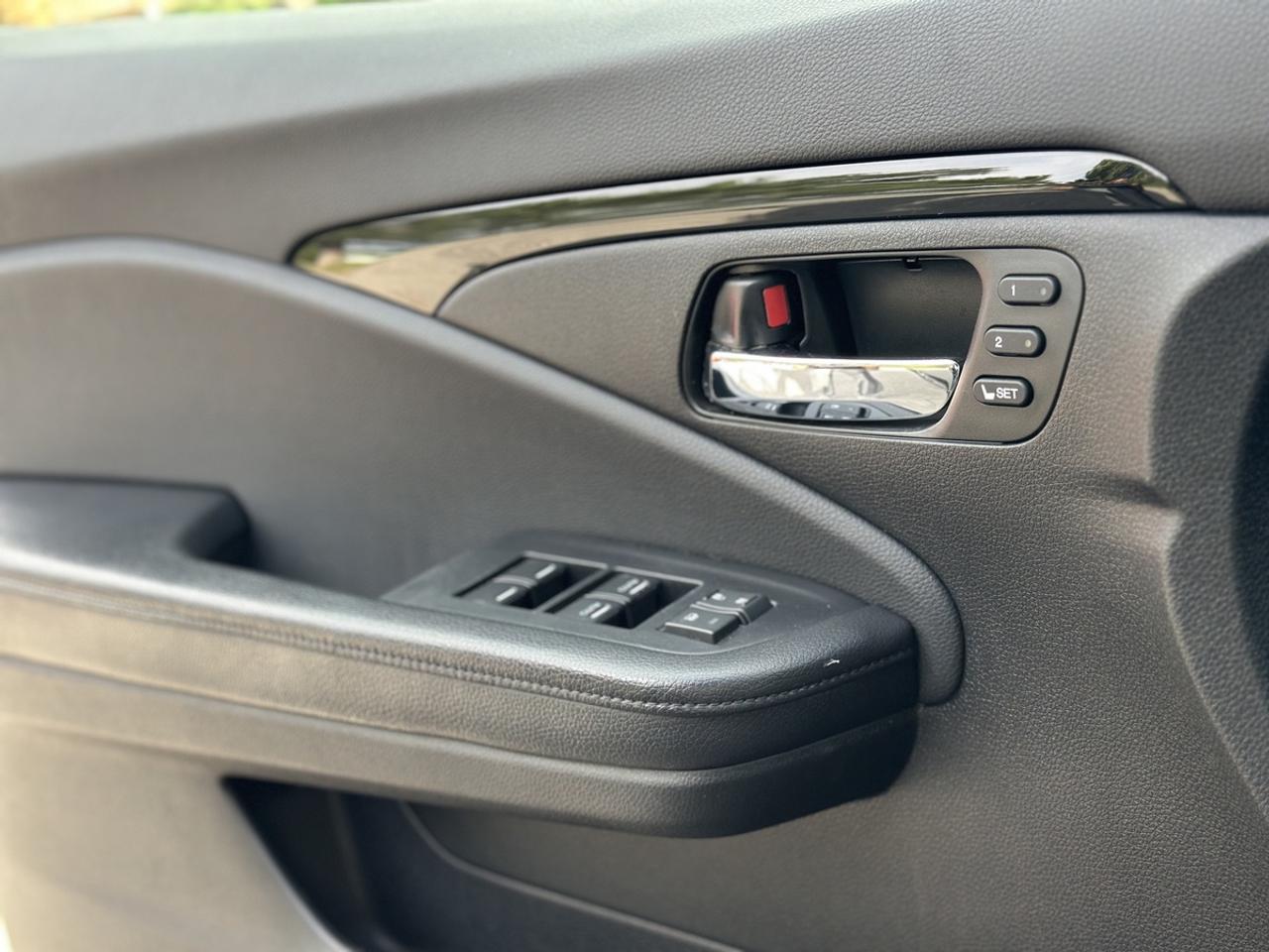 2017 Honda Pilot Touring Photo
