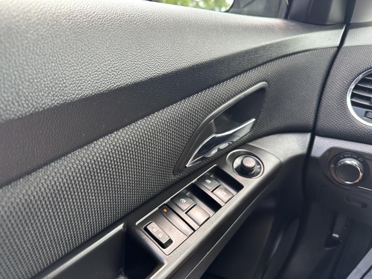 2015 Chevrolet Cruze 1LT Photo