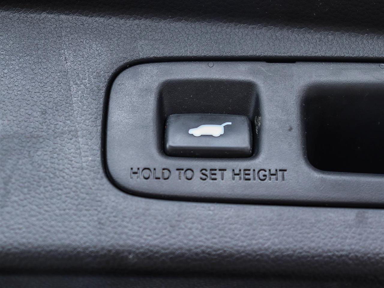 2023 Honda CR-V Hybrid Touring LEATHER NAVI SUNROOF Photo
