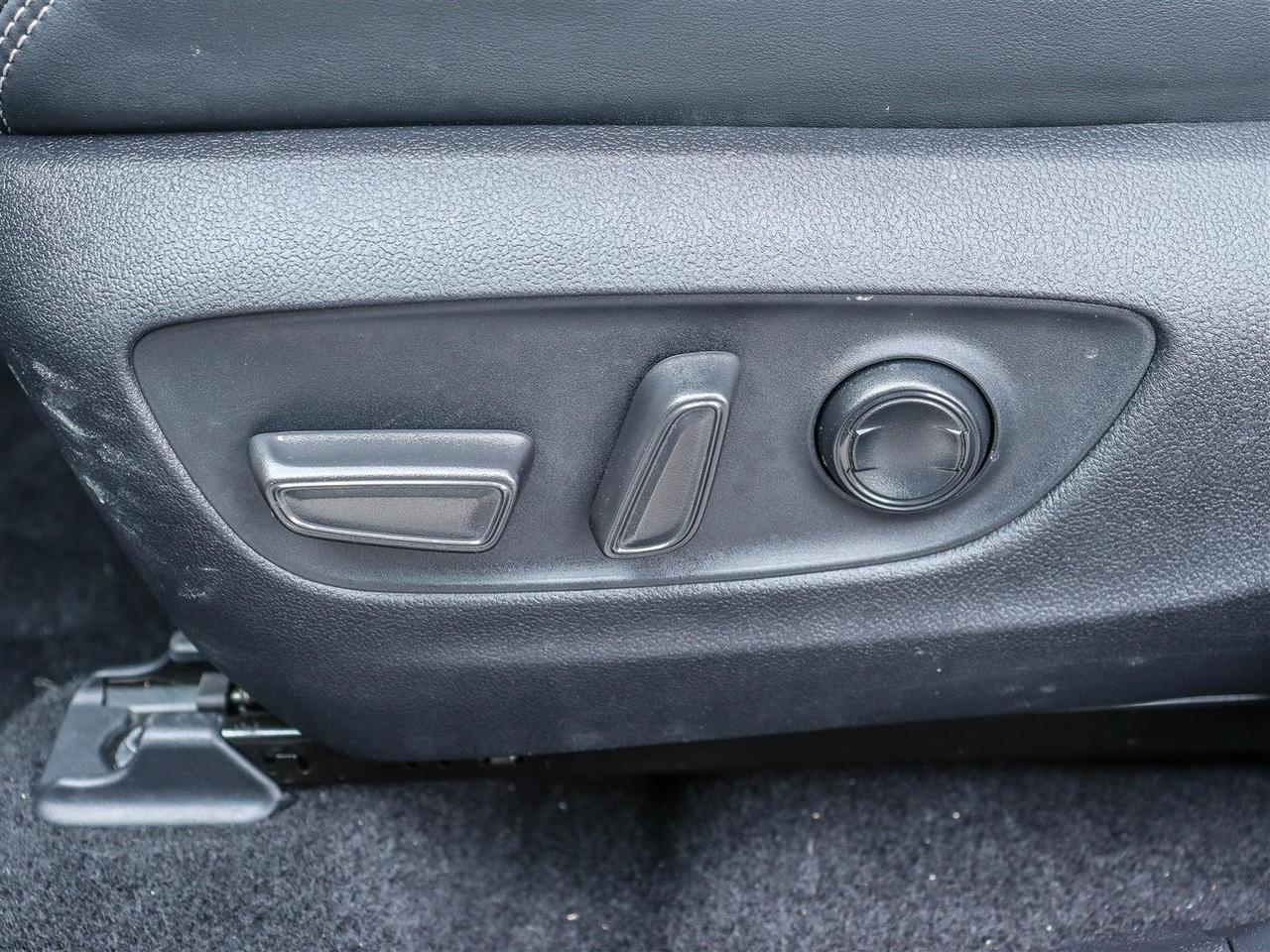 2022 Toyota RAV4 XLE SUNROOF BLUETOOTH APPLE CARPLAY Photo