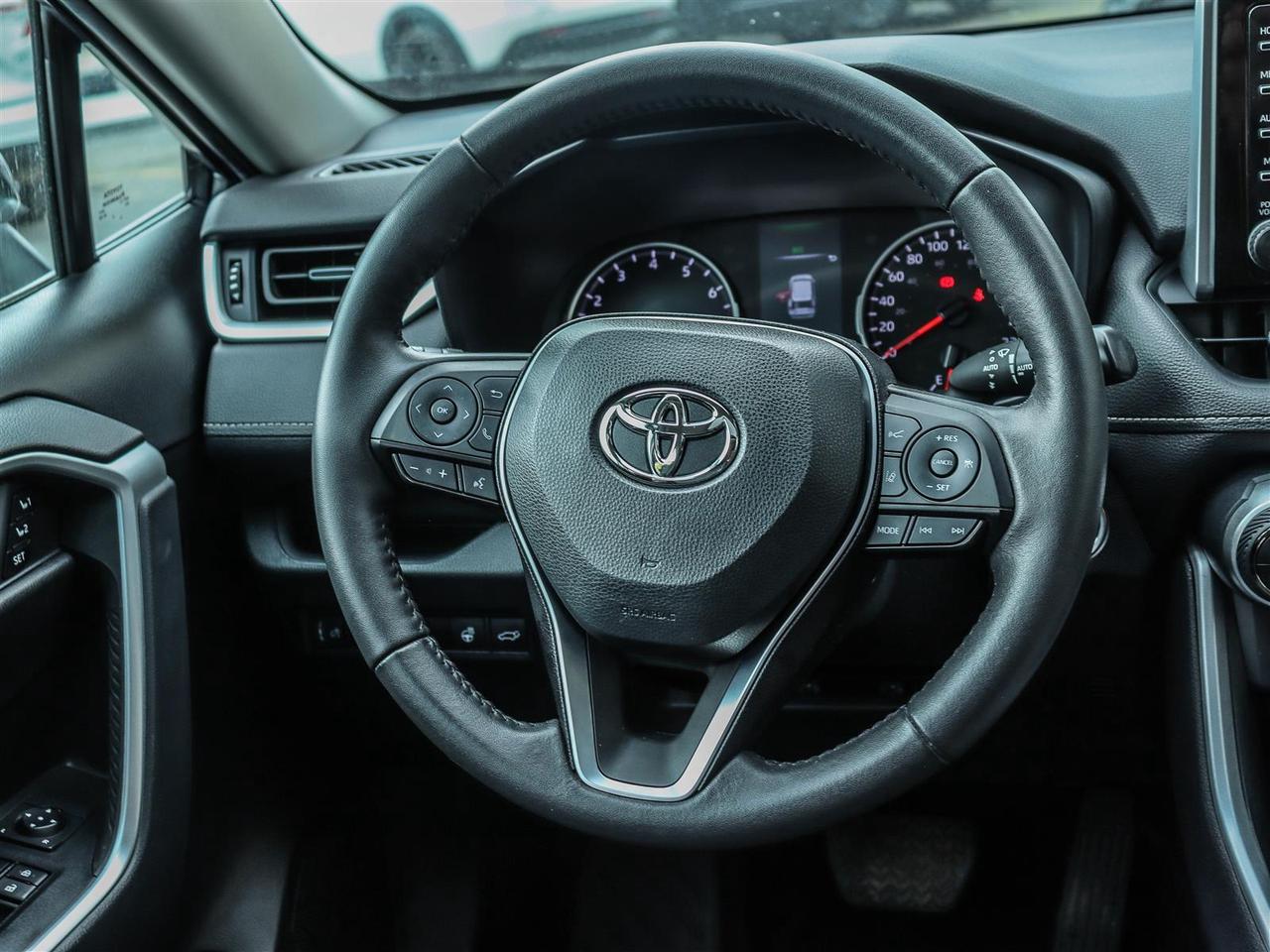 2022 Toyota RAV4 XLE SUNROOF BLUETOOTH APPLE CARPLAY Photo