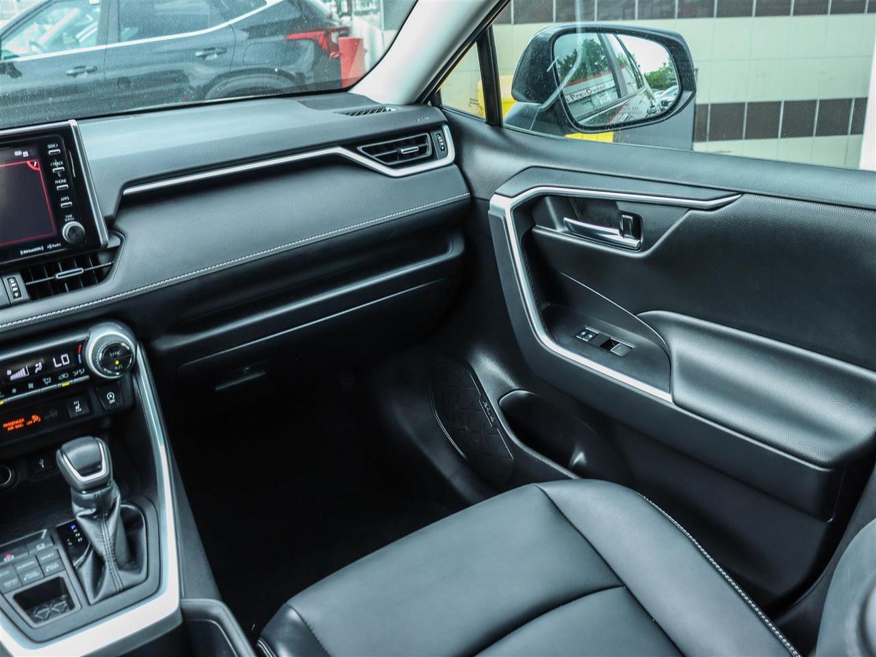 2022 Toyota RAV4 XLE SUNROOF BLUETOOTH APPLE CARPLAY Photo