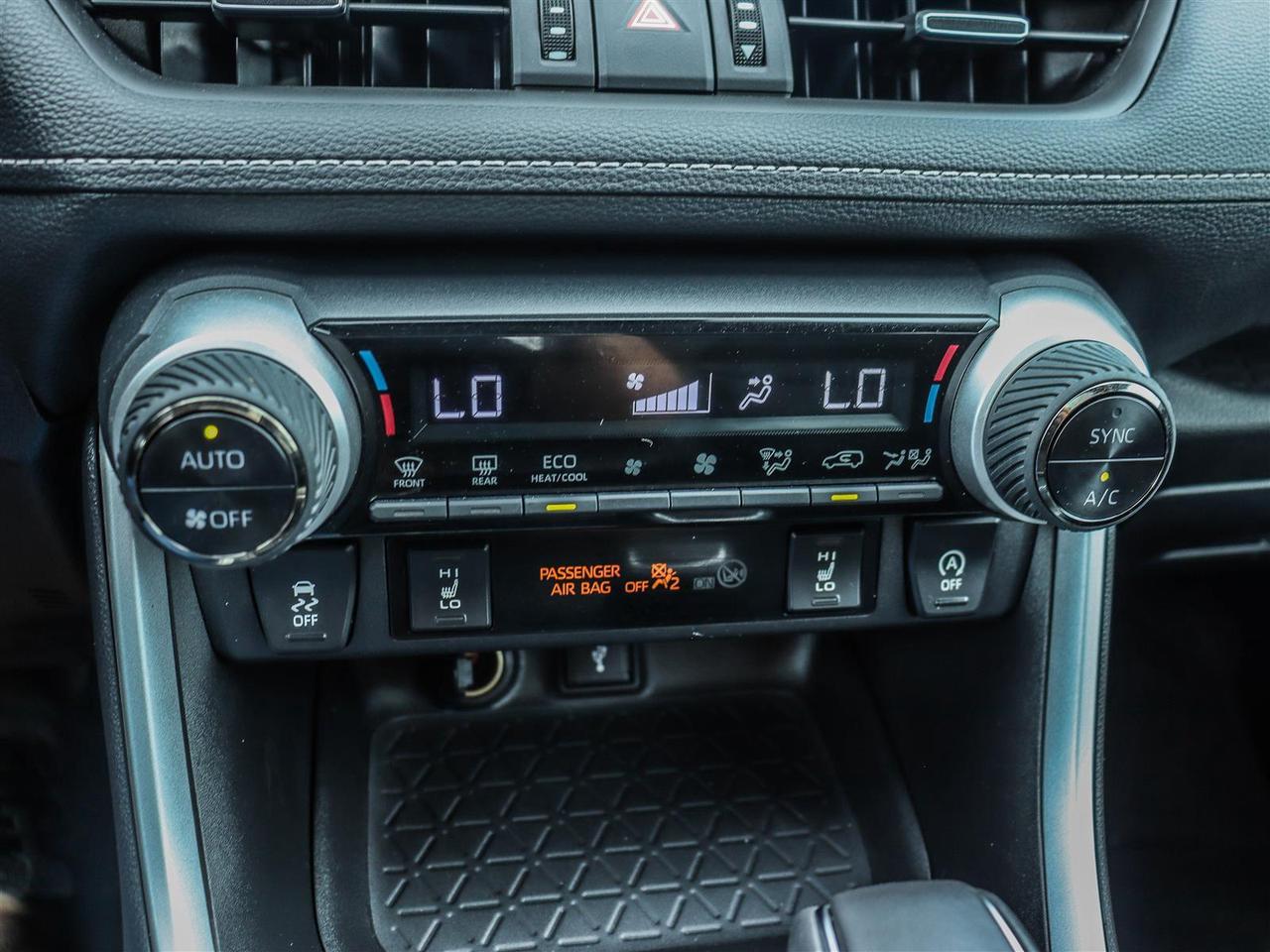 2022 Toyota RAV4 XLE SUNROOF BLUETOOTH APPLE CARPLAY Photo