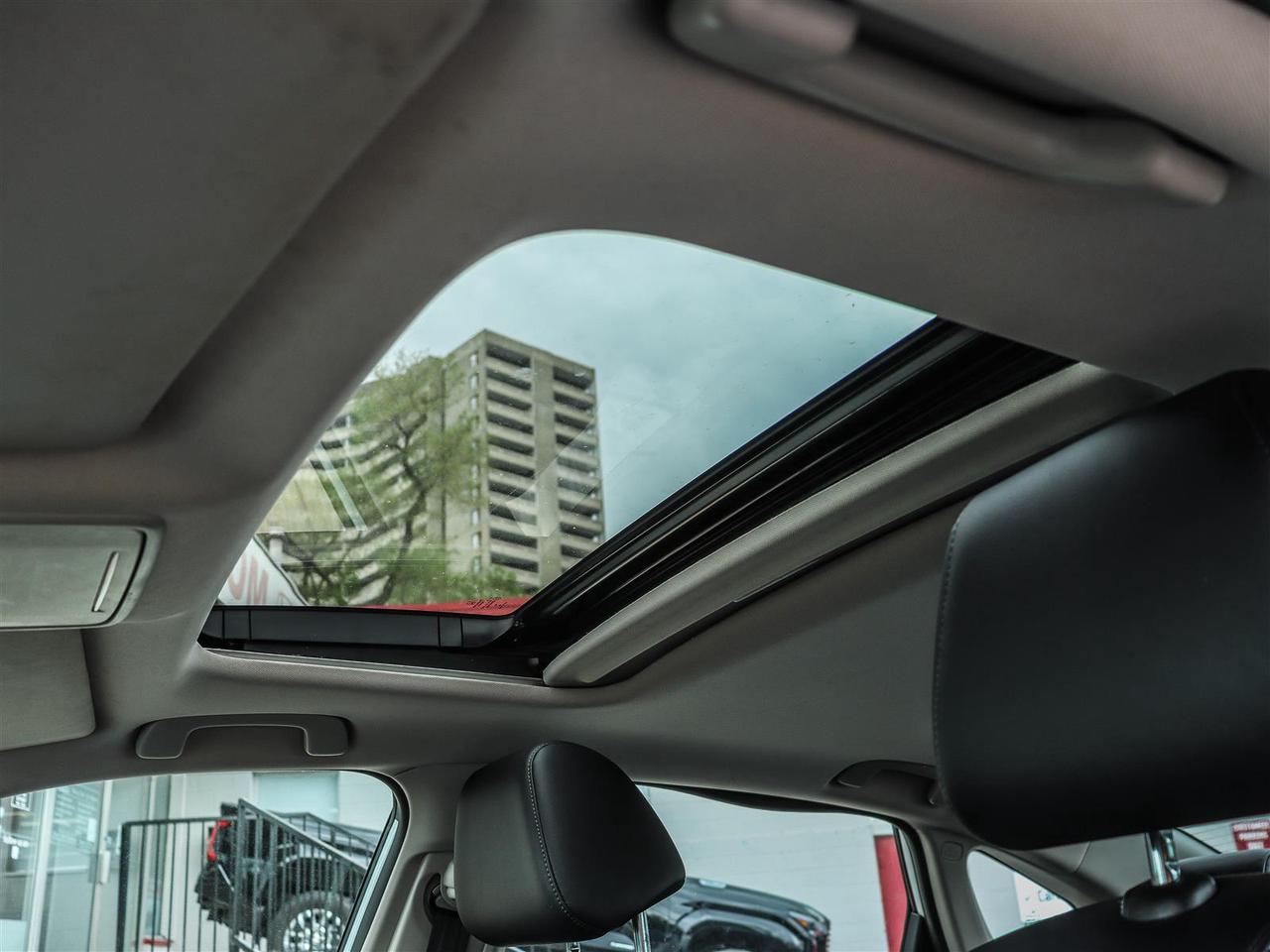 2022 Honda Civic TOURING LEATHER NAVI SUNROOF Photo