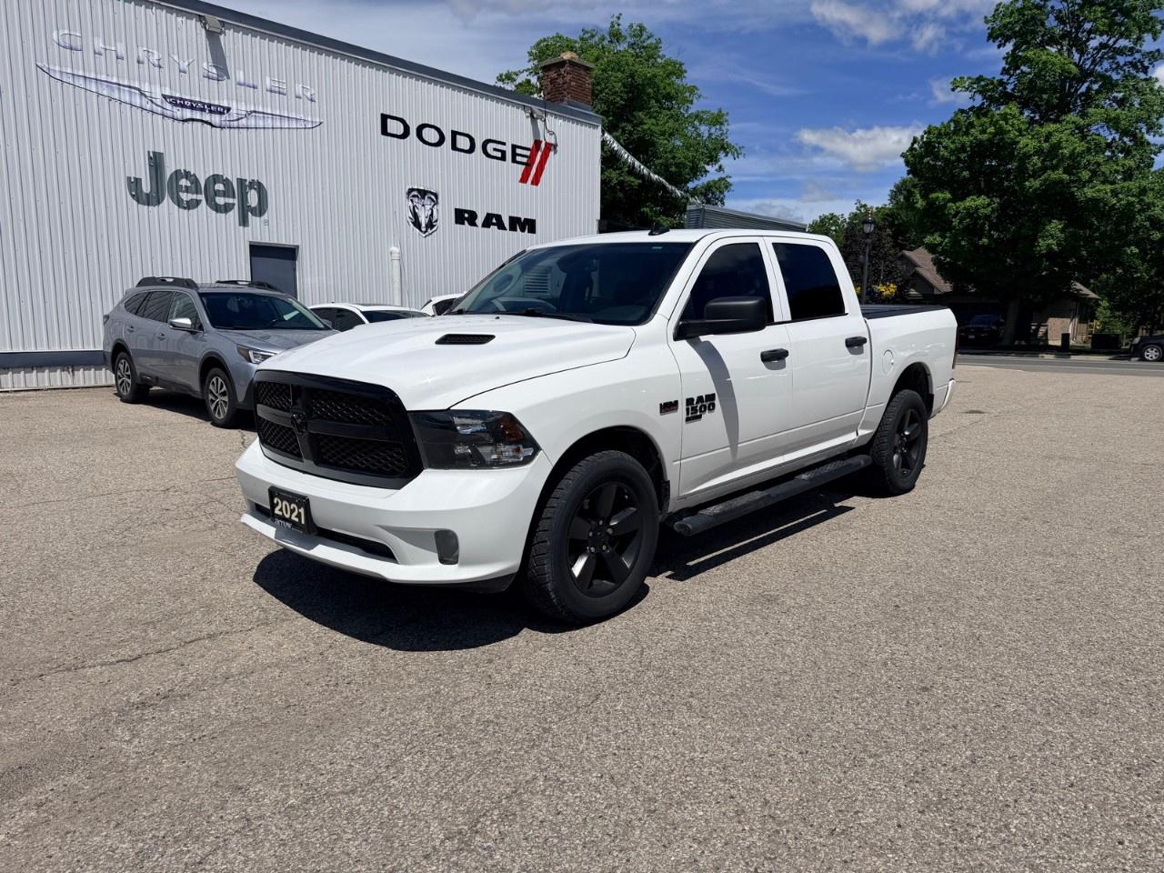 2021 RAM 1500 Classic EXPRESS 4X4 CREW CAB 5'7" BOX Photo