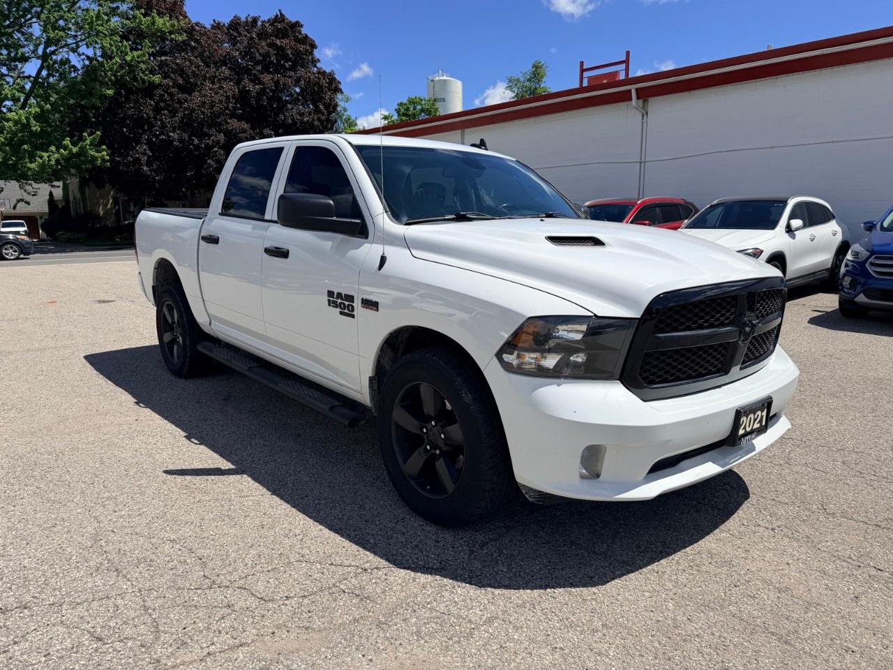 2021 RAM 1500 Classic EXPRESS 4X4 CREW CAB 5'7" BOX Photo