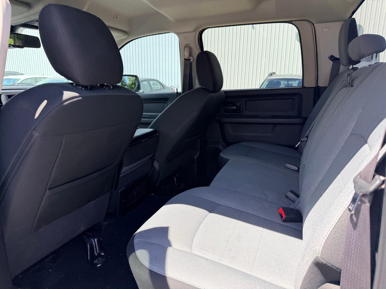 2021 RAM 1500 Classic EXPRESS 4X4 CREW CAB 5'7" BOX Photo