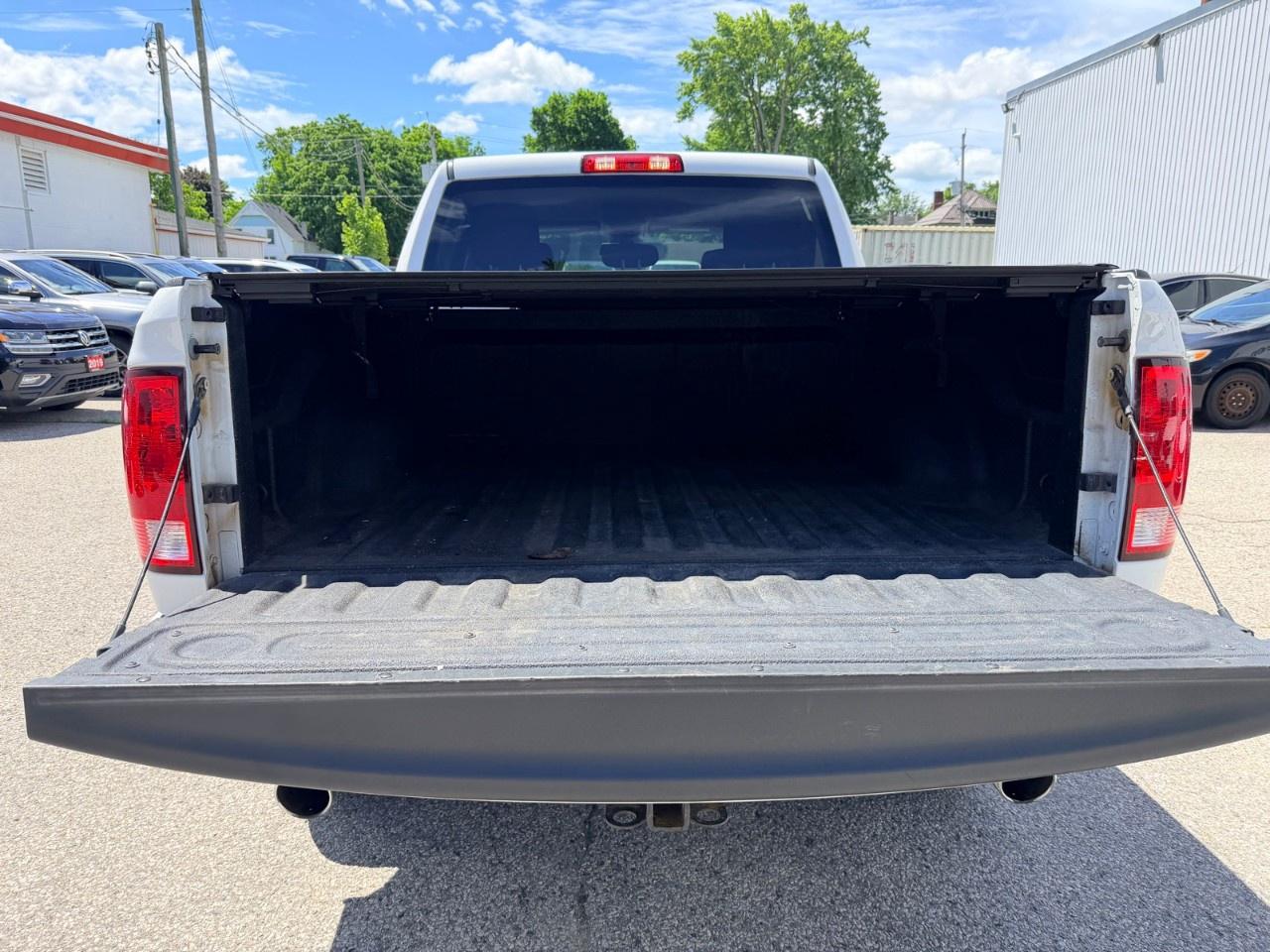 2021 RAM 1500 Classic EXPRESS 4X4 CREW CAB 5'7" BOX Photo