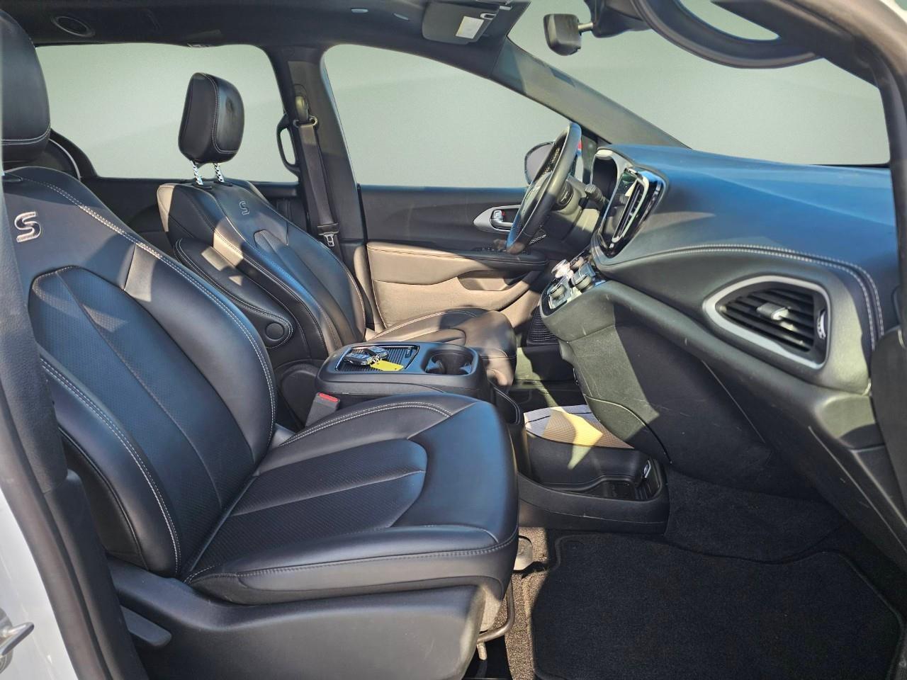 2024 Chrysler Pacifica Touring-L Front-Wheel Drive Passenger Van Photo