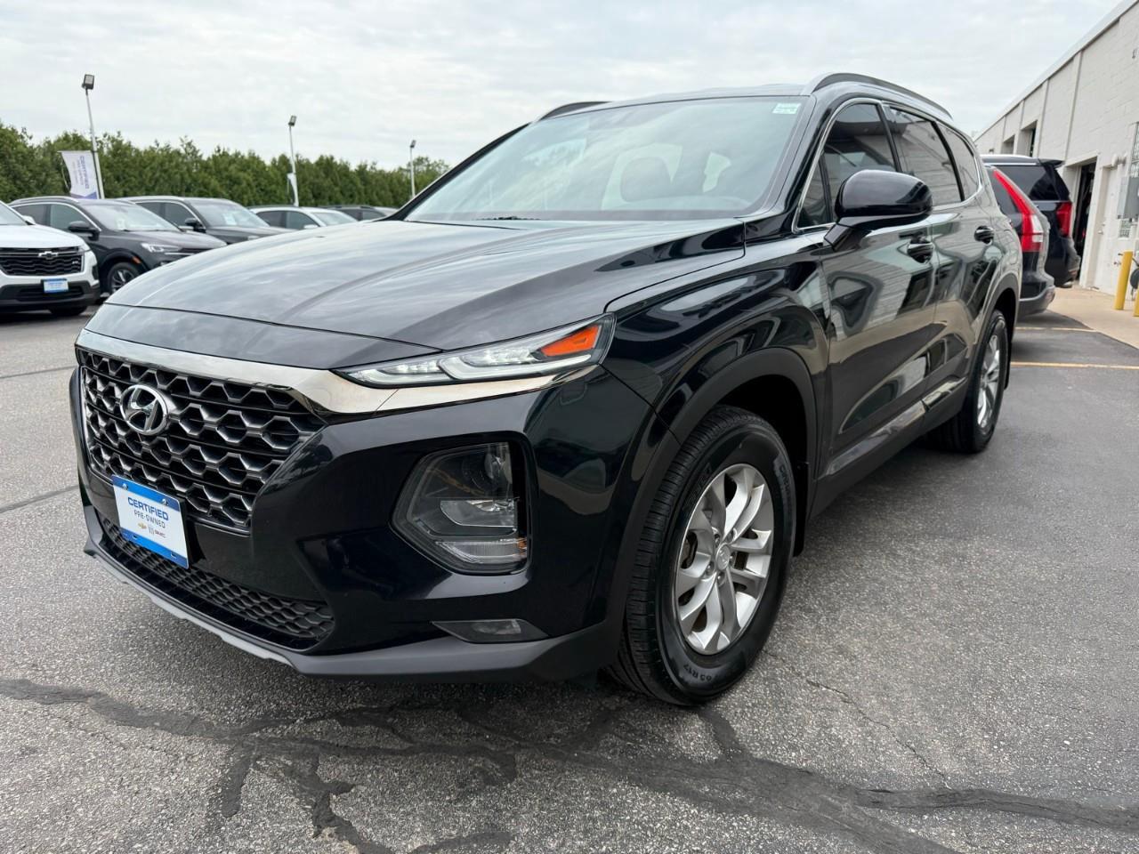2019 Hyundai Santa Fe Essential w/Dark Chrome Accent (A8 4dr Front-Wheel Drive Photo4