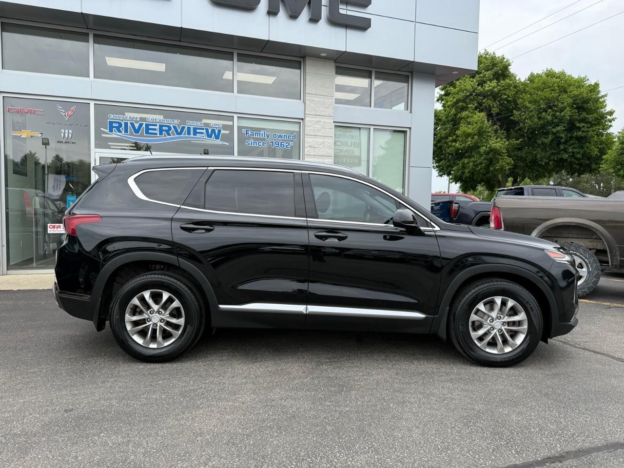 2019 Hyundai Santa Fe Essential w/Dark Chrome Accent (A8 4dr Front-Wheel Drive Photo