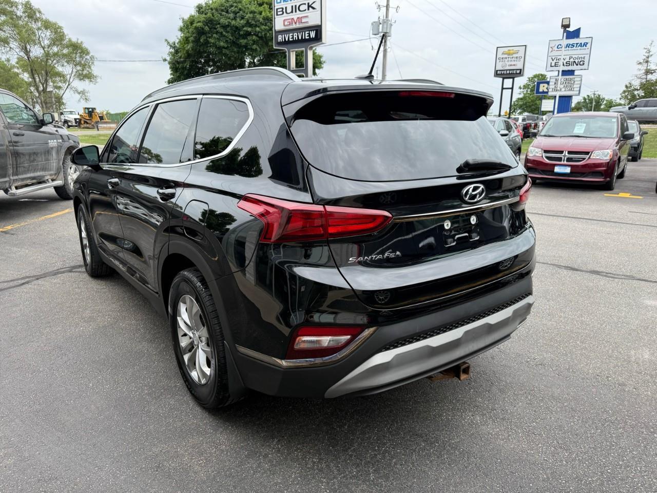 2019 Hyundai Santa Fe Essential w/Dark Chrome Accent (A8 4dr Front-Wheel Drive Photo