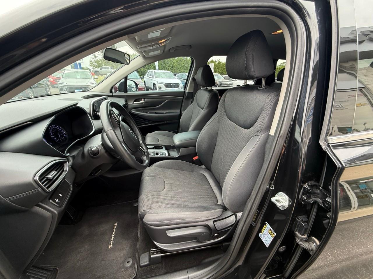 2019 Hyundai Santa Fe Essential w/Dark Chrome Accent (A8 4dr Front-Wheel Drive Photo
