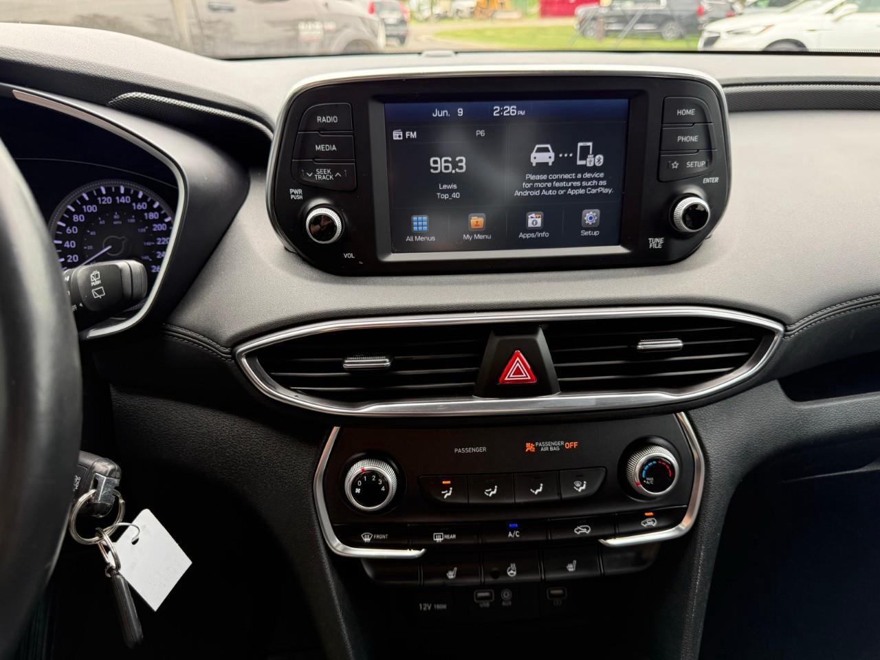 2019 Hyundai Santa Fe Essential w/Dark Chrome Accent (A8 4dr Front-Wheel Drive Photo