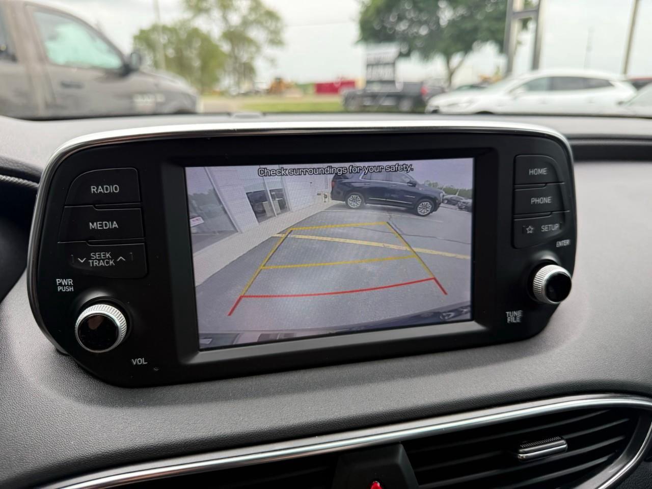 2019 Hyundai Santa Fe Essential w/Dark Chrome Accent (A8 4dr Front-Wheel Drive Photo
