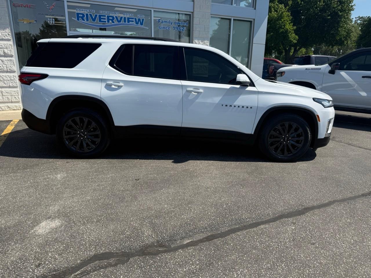 2022 Chevrolet Traverse RS All-Wheel Drive Photo2