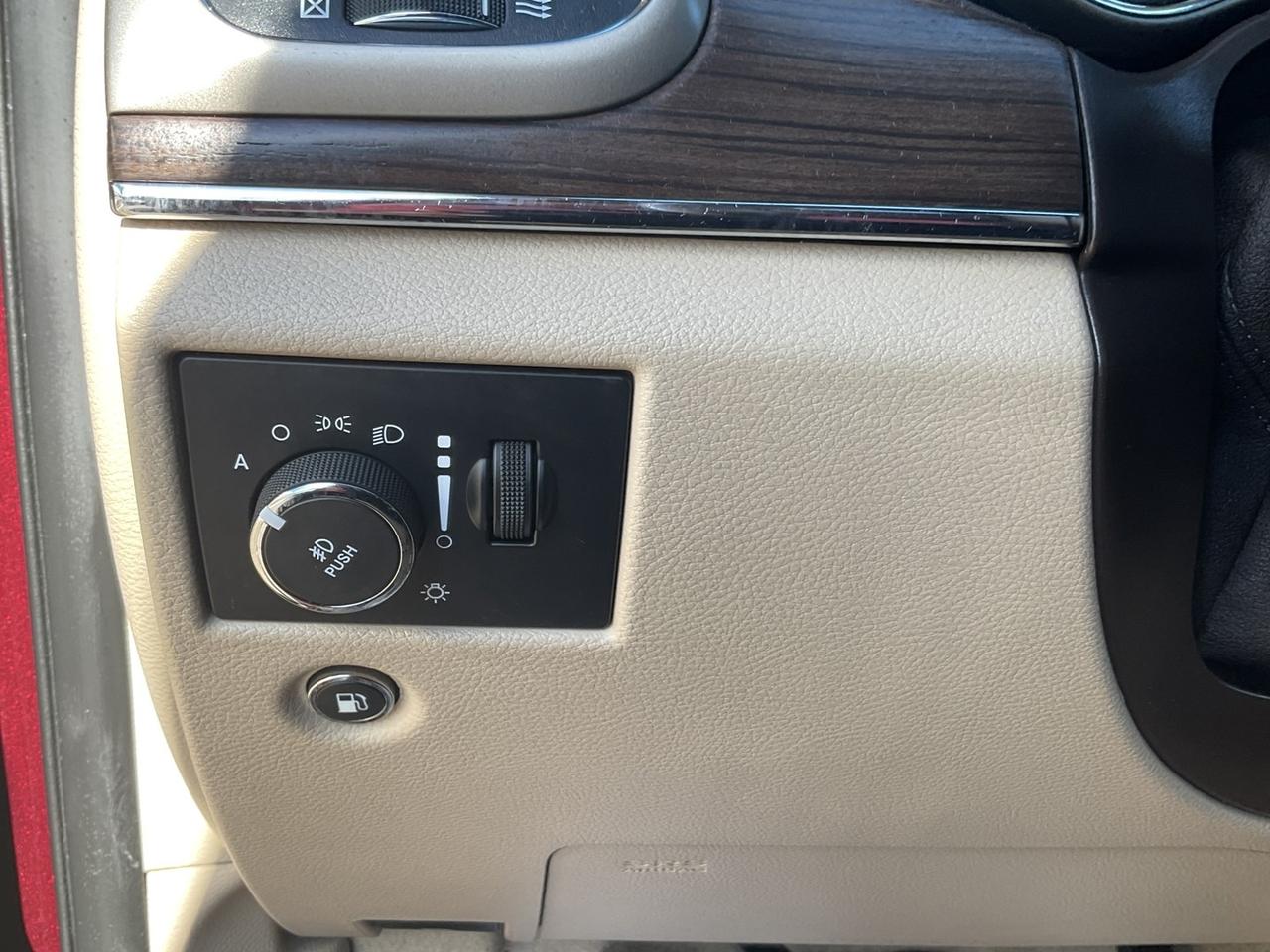 2017 Jeep Grand Cherokee Overland 4WD - LEATHER! NAV! BACK-UP CAM! PANO ROO Photo