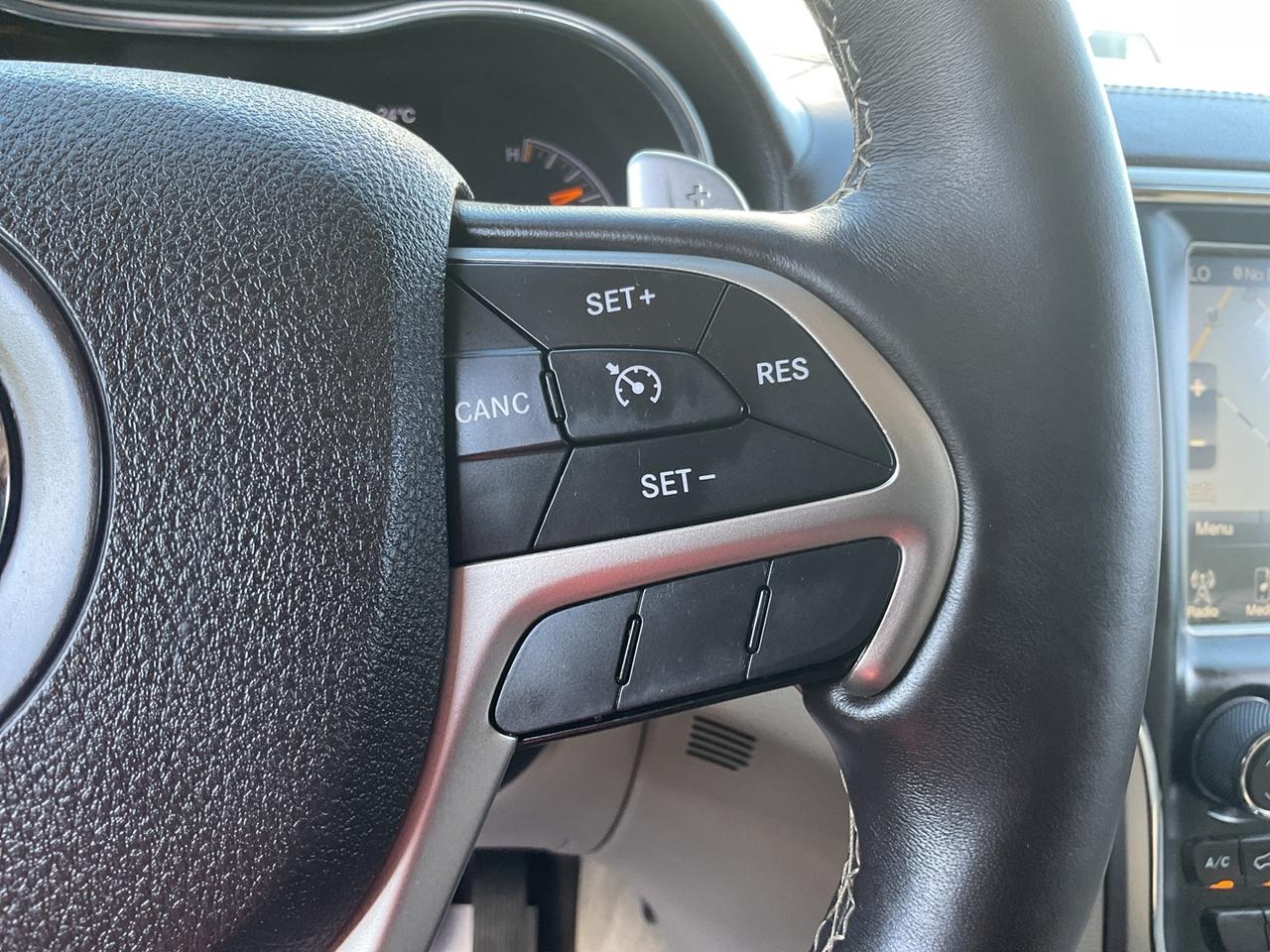 2017 Jeep Grand Cherokee Overland 4WD - LEATHER! NAV! BACK-UP CAM! PANO ROO Photo