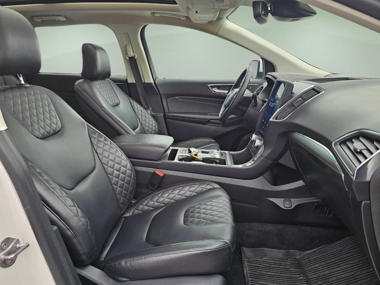2024 Ford Edge TITANIUM 4DR ALL-WHEEL DRIVE Photo