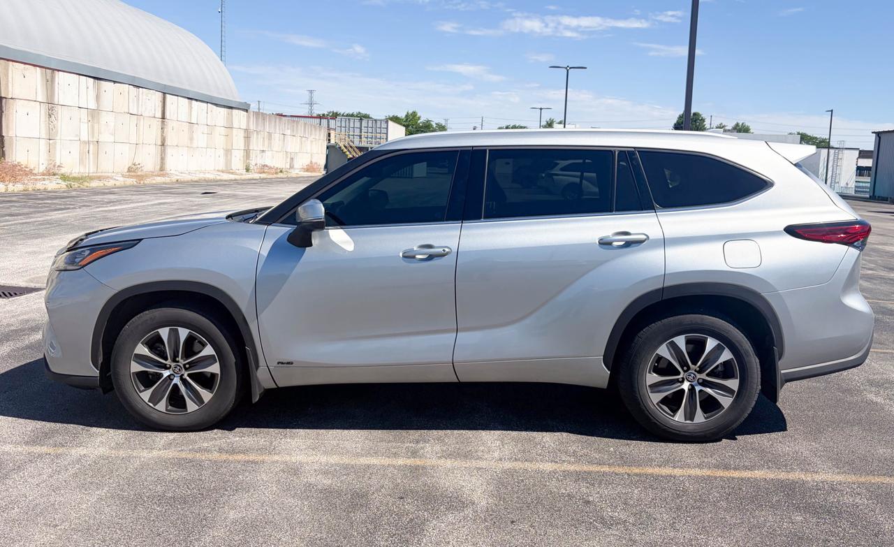 2022 Toyota Highlander Hybrid XLE 4dr All-Wheel Drive Photo2