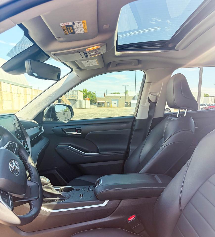 2022 Toyota Highlander Hybrid XLE 4dr All-Wheel Drive Photo
