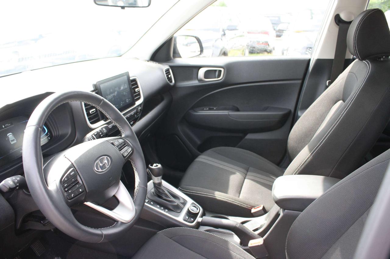 2025 Hyundai Venue Preferred IVT Photo