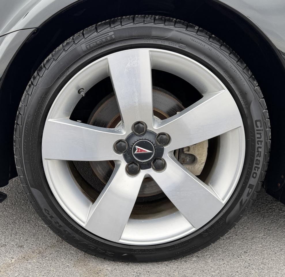 2009 Pontiac G8 4dr Sdn GT Photo