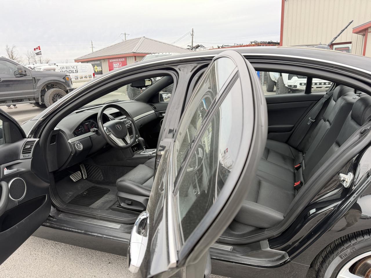 2009 Pontiac G8 4dr Sdn GT Photo