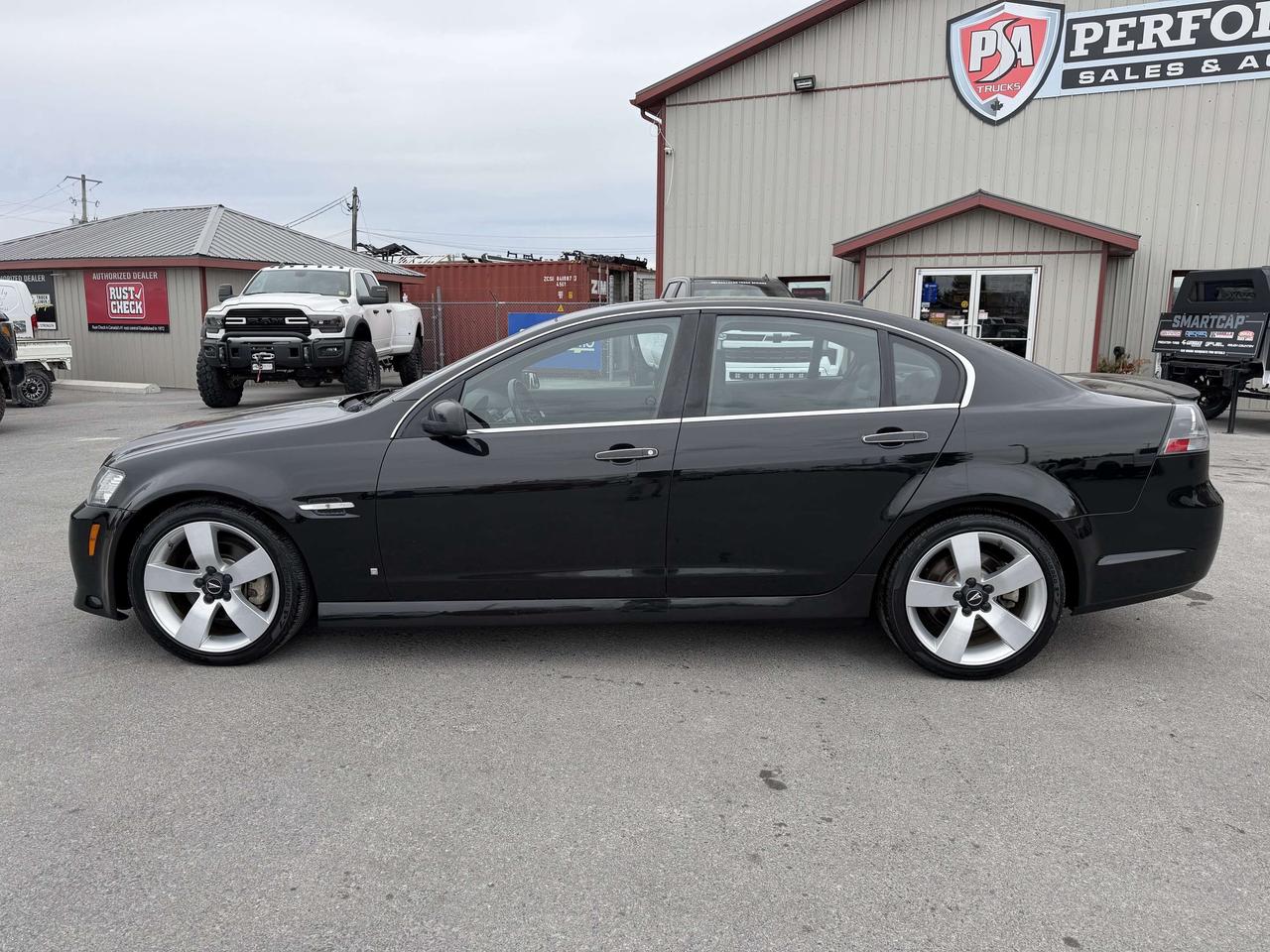 2009 Pontiac G8 4dr Sdn GT Photo3
